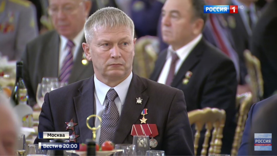 Andrej Troschew mit der goldenen Medaille eines "Helden Russlands" beim Bankett im Kreml