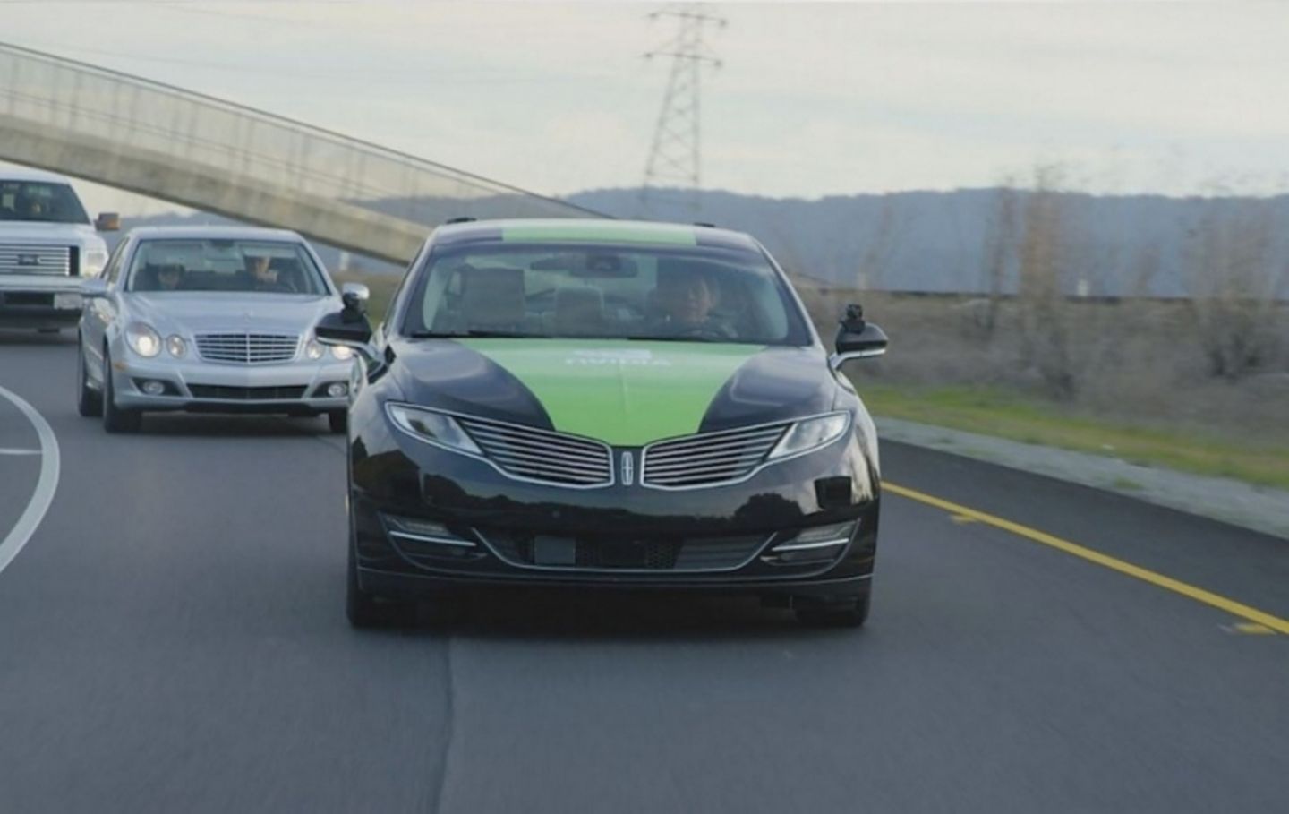 In der Kolonne wird das autonome Fahren schon früher möglich sein. In den USA sollen Lkws diese Technik nutzen.