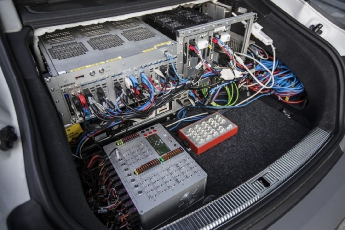 Noch nehmen die Computer viel Platz weg