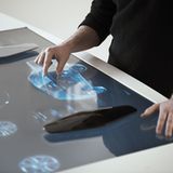 Auf einem 40,6-Zoll-Riesen-Touchscreen können die Kunden ihr Wunschauto bis in das kleinste Detail konfigurieren