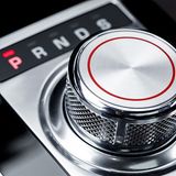 Details: rote Ringe auf dem Automatik-Drehknopf