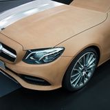 Kaum von einem Serienfahrzeug zu unterscheiden: Ein Tonmodell von Mercedes.