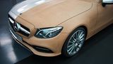 Kaum von einem Serienfahrzeug zu unterscheiden: Ein Tonmodell von Mercedes.