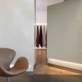 Diese schwere weiße Türe öffnet sich nicht für jeden