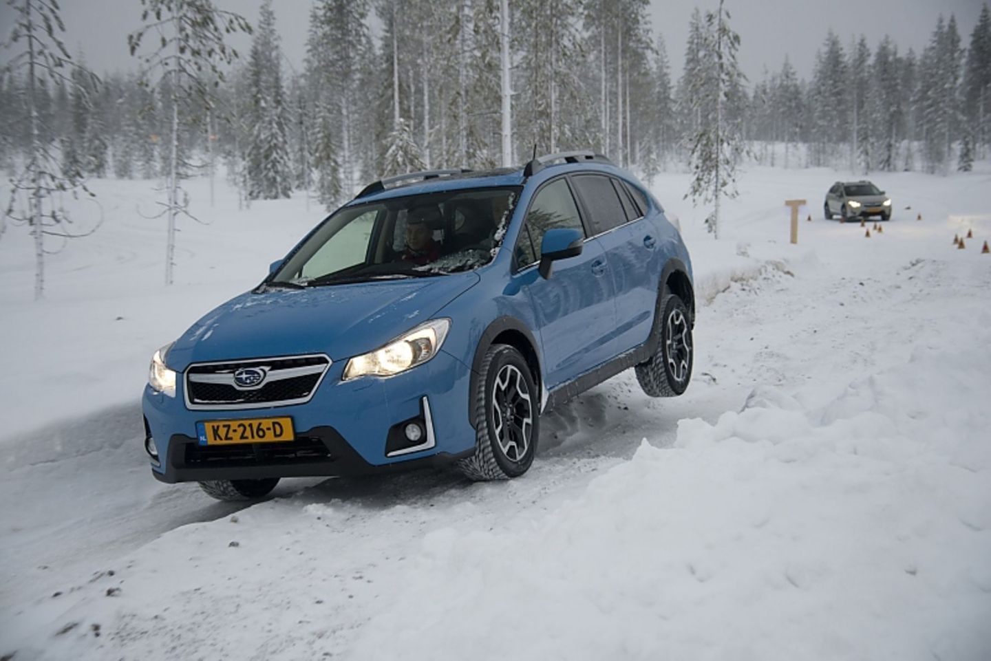 Der Subaru XV fährt sich auch auf drei Rädern.