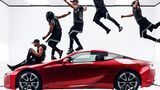 In dem Spot des schwedischen Regisseurs Jonas Akerlund geht es nicht um (Selbst)Ironie, sondern um ästhetische Bilder von Tänzer