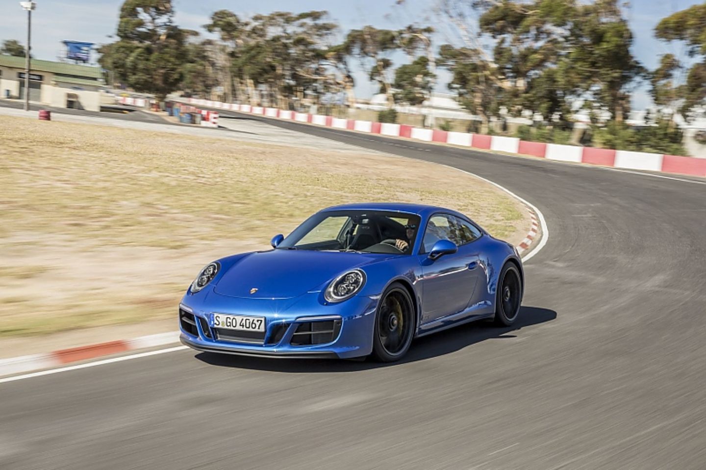 Die Lenkung des Porsche 911 Carrera 4 GTS ist etwas zu leichtgängig