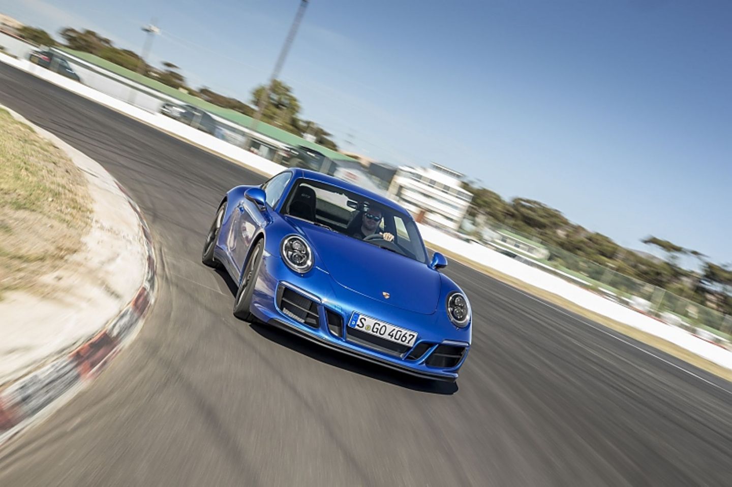 Porsche 911 Carrera 4 GTS