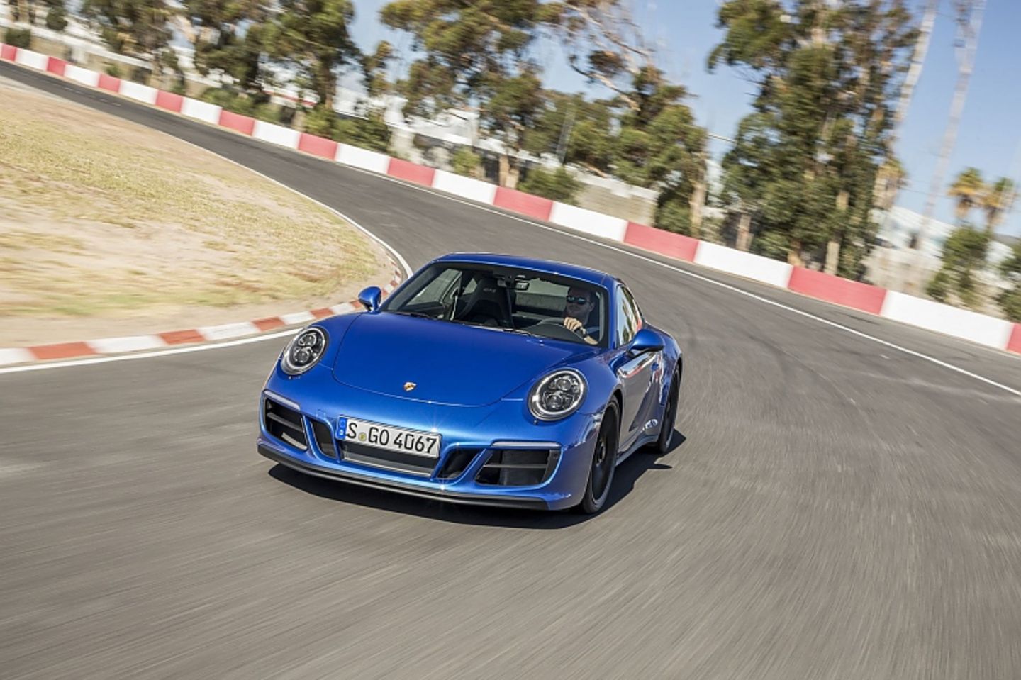 Porsche 911 Carrera 4 GTS