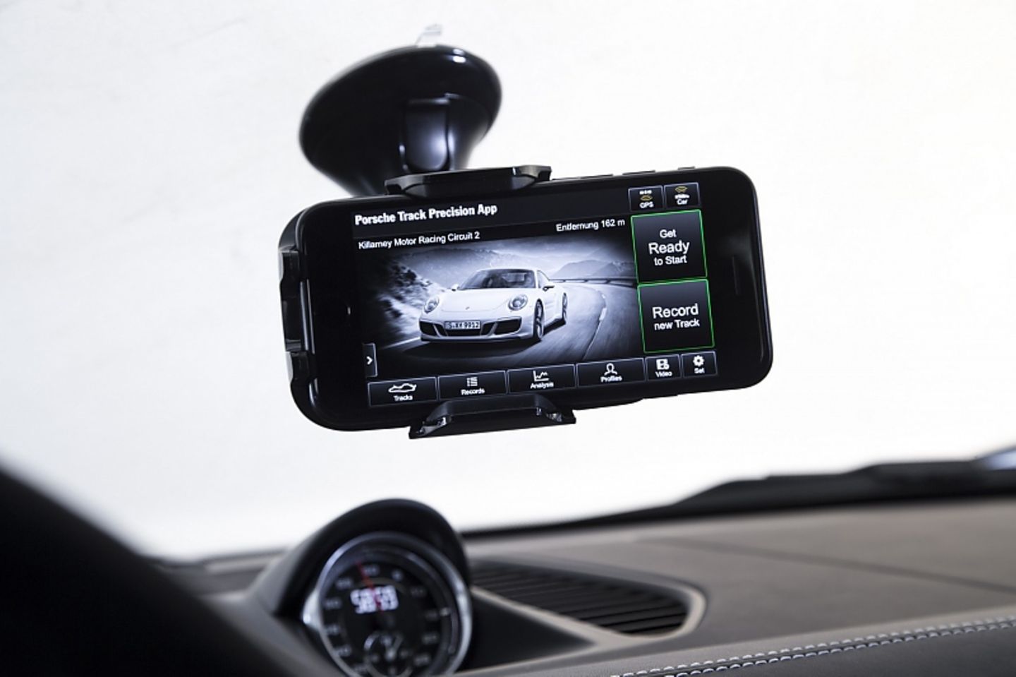 Mit der Porsche Track Precision App kann der Fahrer seine Runden auf der Rennstrecke analysieren