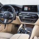 Das Cockpit des BMW 5er Touring / G30 Jahrgang 2017