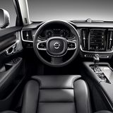 Das typische Cockpit der V90-Reihe