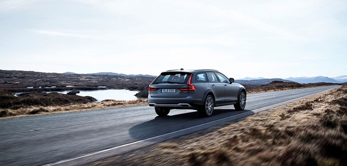 Volvo V90 Cross Country D5 AWD ist bis zu 230 km/h schnell