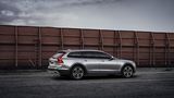 Volvo V90 Cross Country D5 AWD braucht 5,3 l/100 km