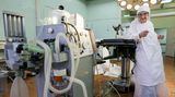Auch die Ausstattung des Krankenhauses hat schon ein paar Jahre Dienst hinter sich.