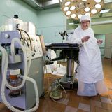 Auch die Ausstattung des Krankenhauses hat schon ein paar Jahre Dienst hinter sich.