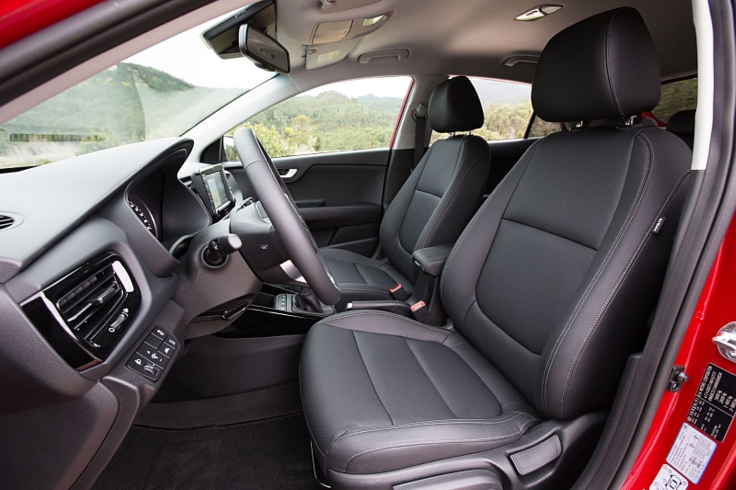 Kia Rio 1.0 T-GDI - genügend Platz vorn