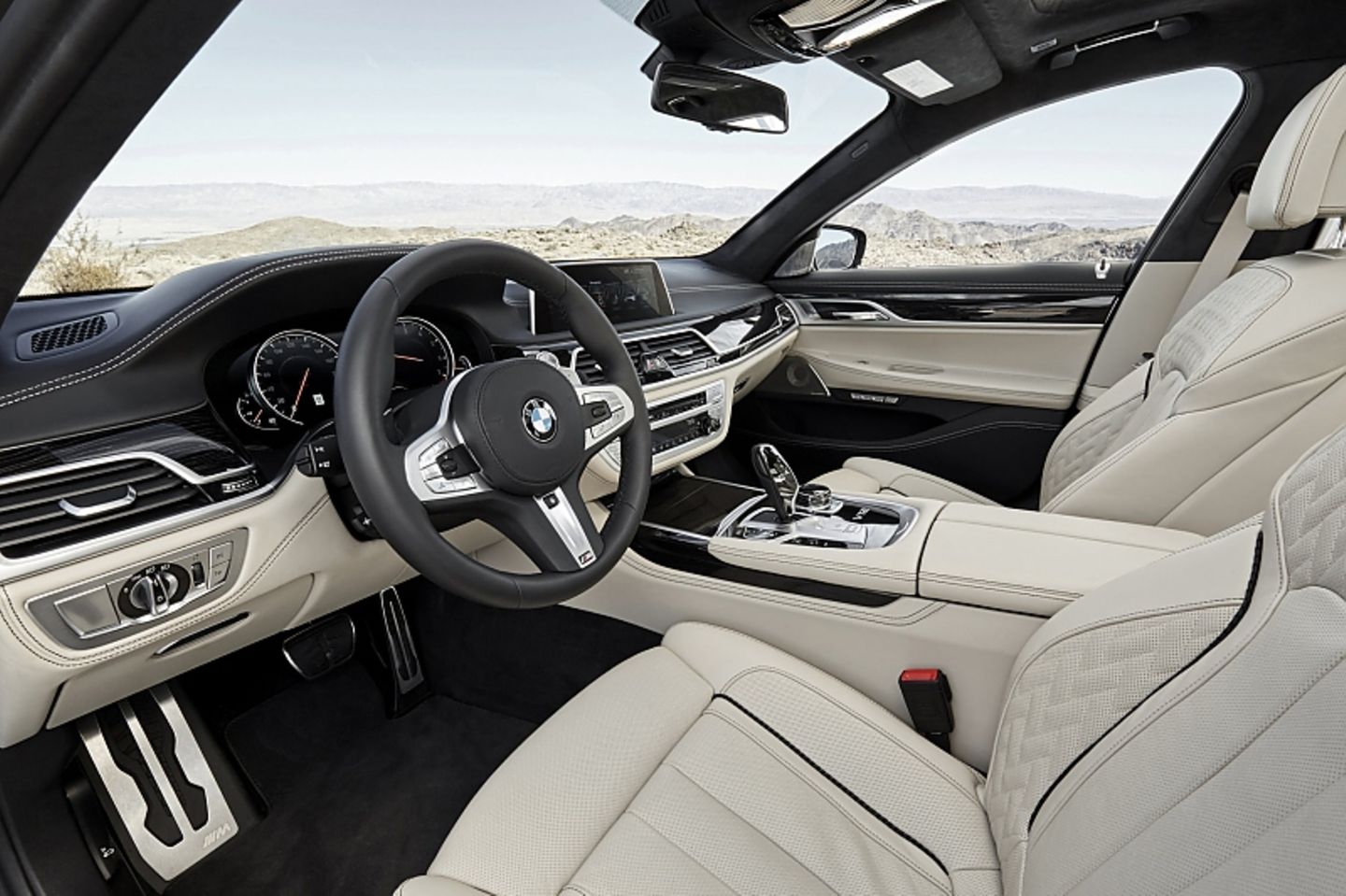 Der Innenraum des BMW M 760 Li xDrive
