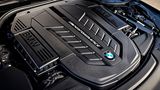 BMW M 760 Li xDrive - das neue V12-Triebwerk mit 6,6 Litern Hubraum leistet 448 kW / 610 PS