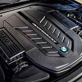 BMW M 760 Li xDrive - das neue V12-Triebwerk mit 6,6 Litern Hubraum leistet 448 kW / 610 PS