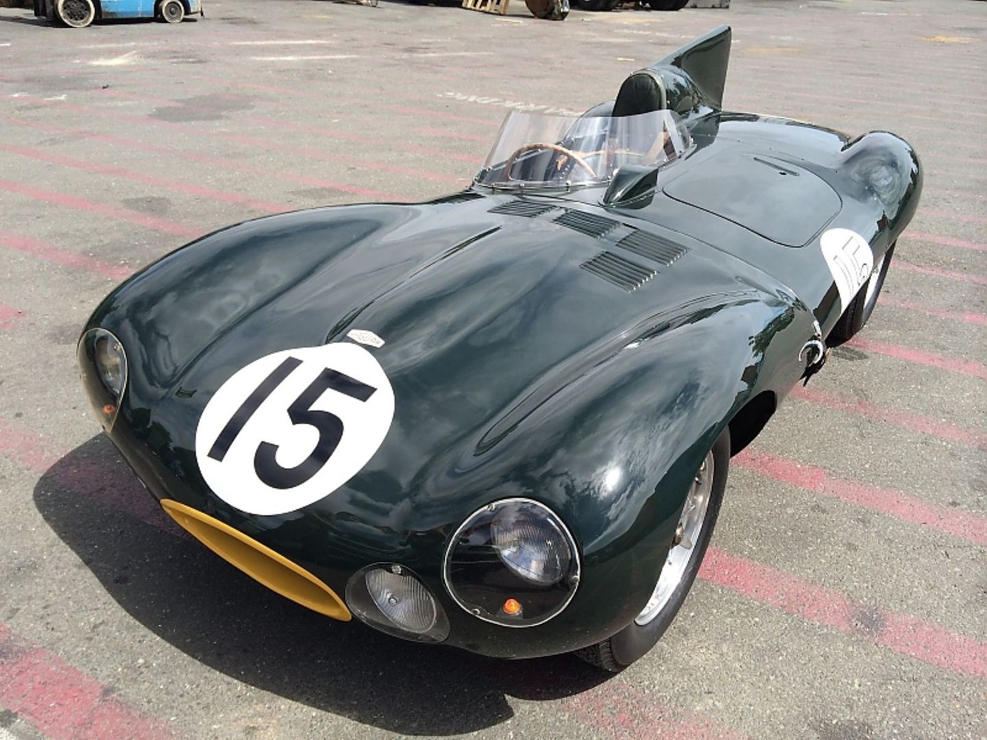 60 Jahre alt und noch immer bildschön: ein Jaguar D-Type bei WCS.