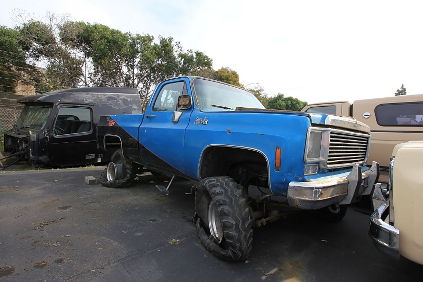 Ein GMC Sierra Grande mit leichtem Druckverlust.