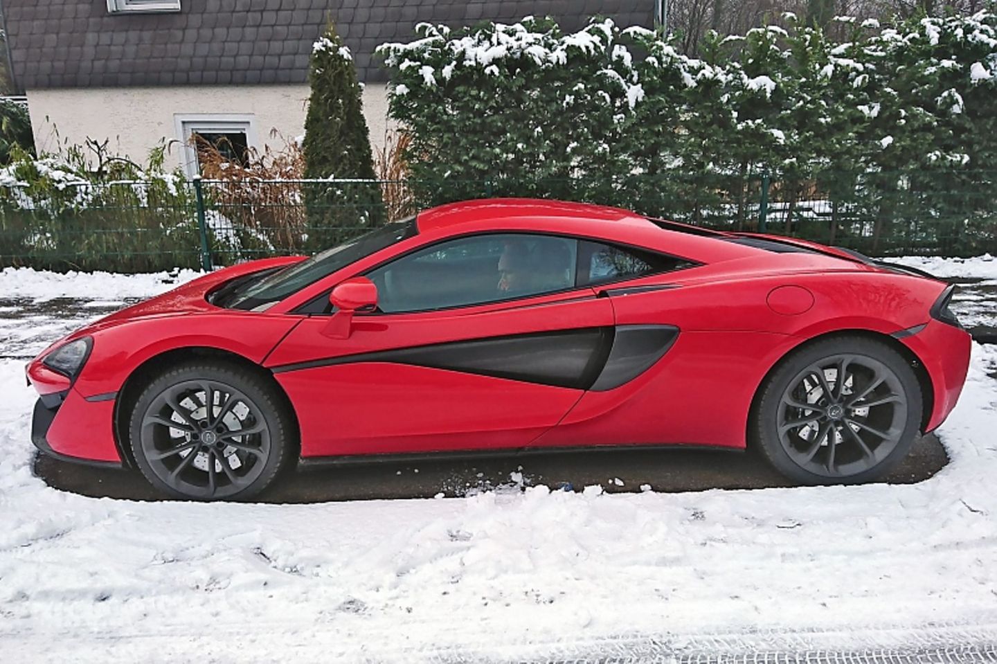 Der McLaren 540C ist kompakt und hört sich satt an.