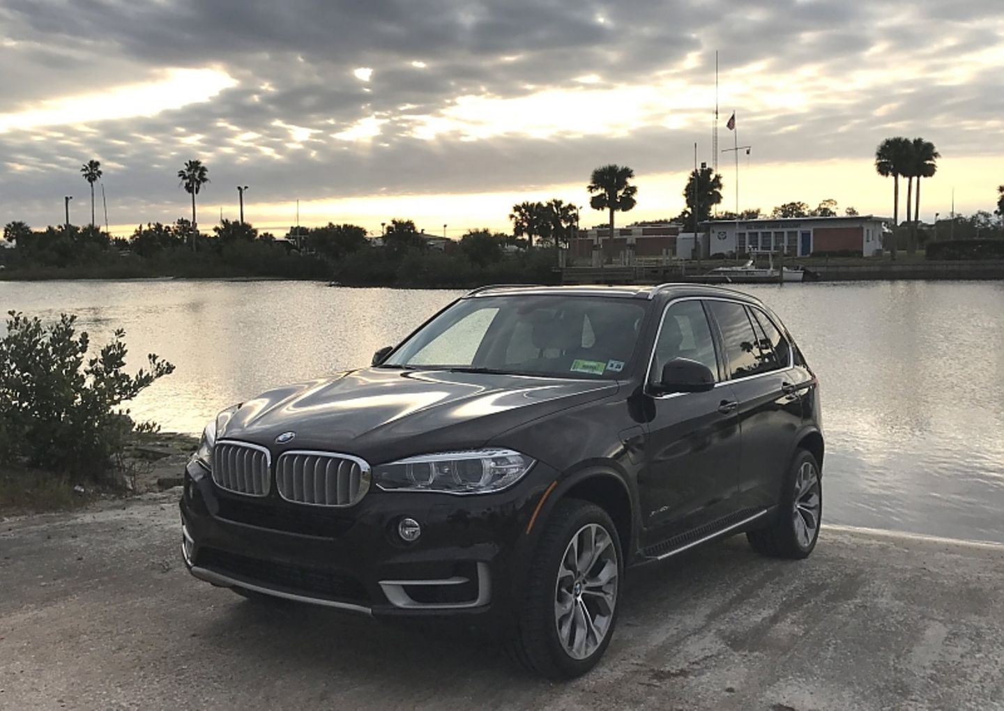 BMW X5 xDrive 40e - fast 70.000 Euro teuer