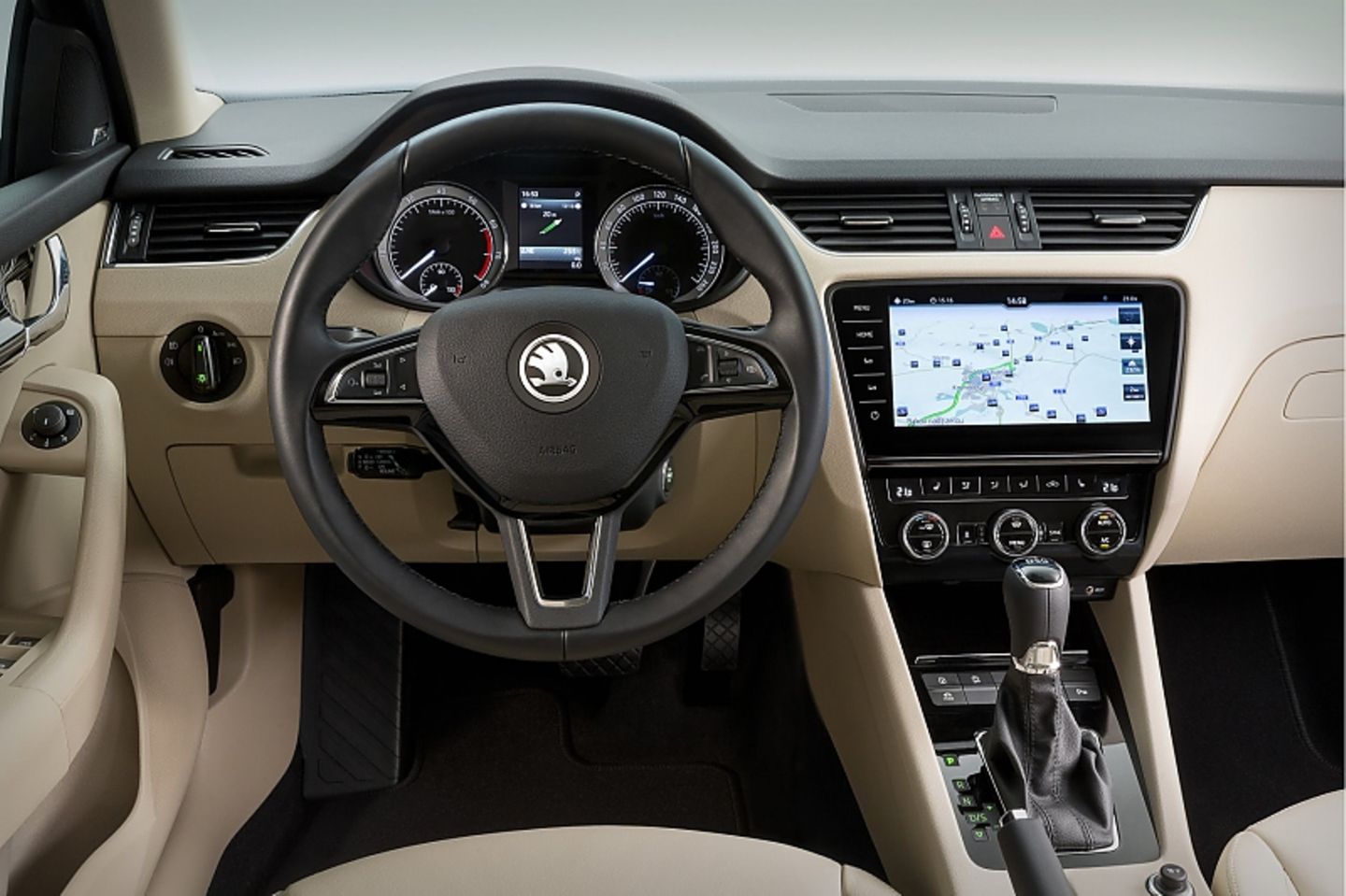 Das neu gestaltete Cockpit des Skoda Octavia 2.0 TDI DSG