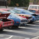 Aus diesen alten Mustangs werden in wochenlanger Arbeit Ford Mustang Eleanors