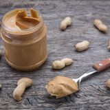 Geöffnete Erdnussbutter (Bitte, grundsätzlich nichts in Glasflaschen einfrieren!)  Im Kühlschrank: 3 bis 4 Monate  Im Vorratsschrank: 3 Monate