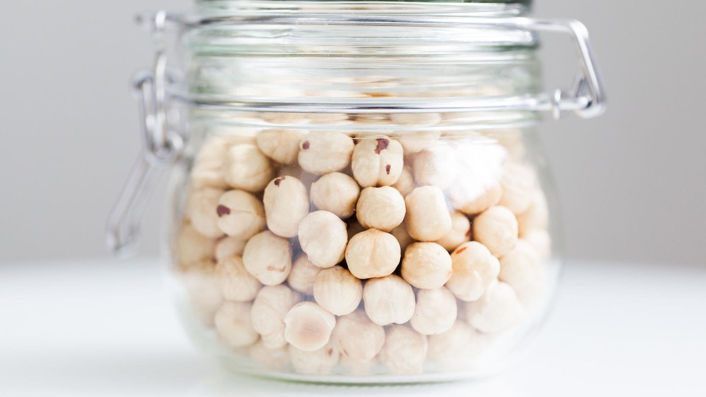 Nüsse (Bitte, grundsätzlich nichts in Glasflaschen einfrieren!)  Im Vorratsschrank: 10 bis 12 Monate