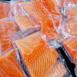 Räucherlachs  Im Gefrierschrank: 2 bis 3 Monate  Im Kühlschrank: 1 bis 2 Tage