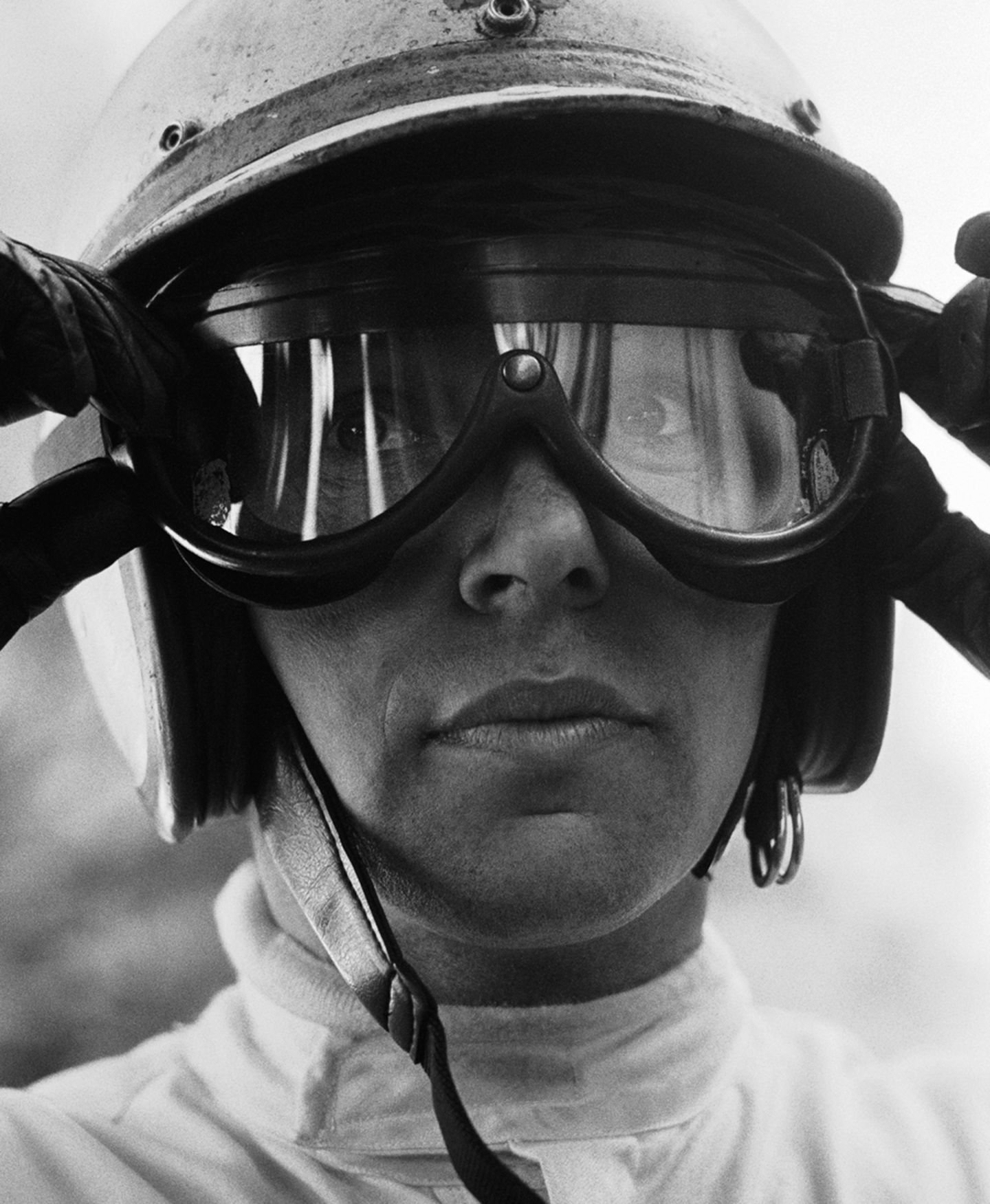 1967 GP Monaco (Monte Carlo): John Surtees gewann das Rennen auf einem Honda, obwohl er nur eine Runde in Führung lag - die letzte und entscheidende.  The Golden Age of Formula 1, Kleine Ausgabe - Rainer W. Schlegelmilch - 24,90 Euro