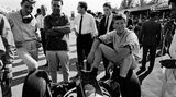 1965 GP Italy (Monza): Jochen Rindt (rechts) als junger Mann.   The Golden Age of Formula 1, Kleine Ausgabe - Rainer W. Schlegelmilch - 24,90 Euro