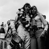 1969 GP Great Britain (Silverstone): Helen Stewart ist immer dabei.  The Golden Age of Formula 1, Kleine Ausgabe - Rainer W. Schlegelmilch - 24,90 Euro