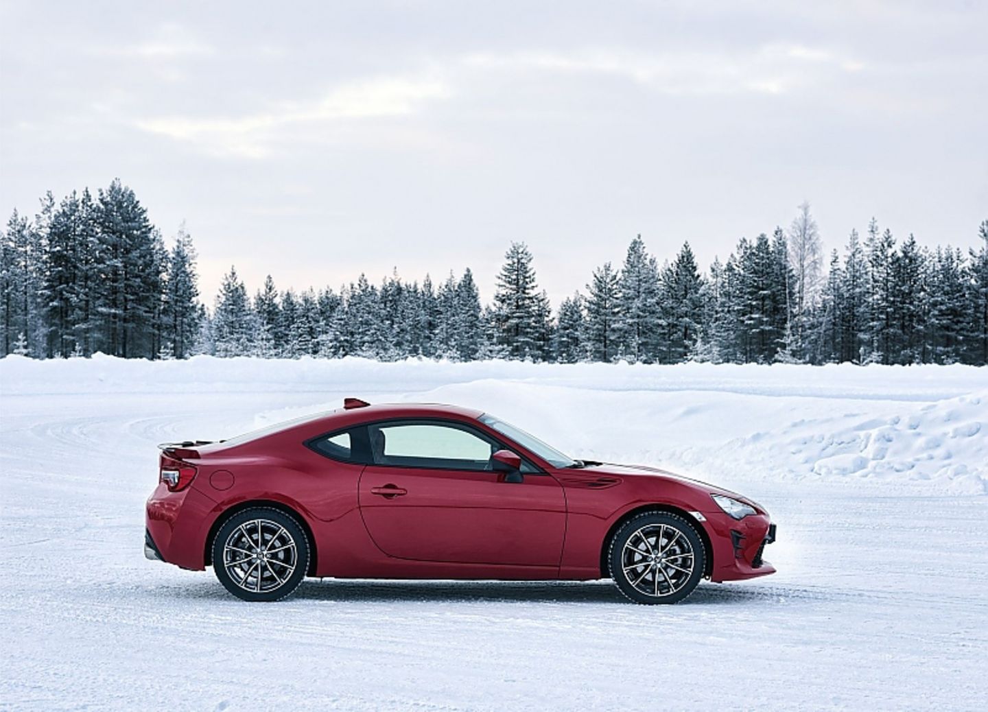 Der Toyota GT86 ist 4,24 Meter lang,...