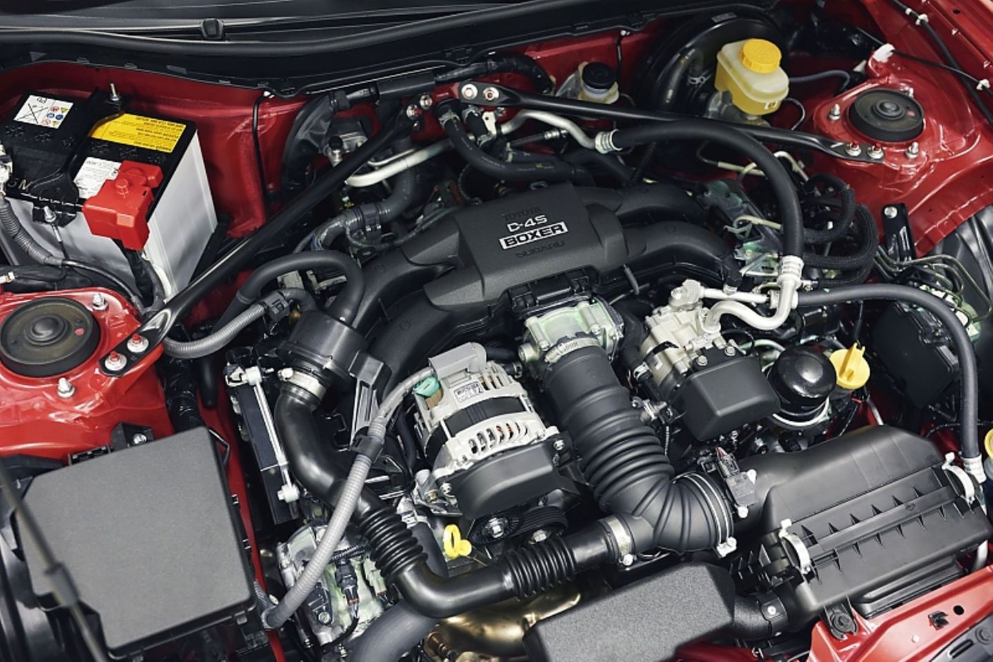 Der 2,0 Liter große Boxermotor stammt von Subaru.