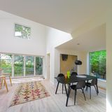 Aus einem Container wurde eine Seitenwand entfernt.  https://arcgency.com/