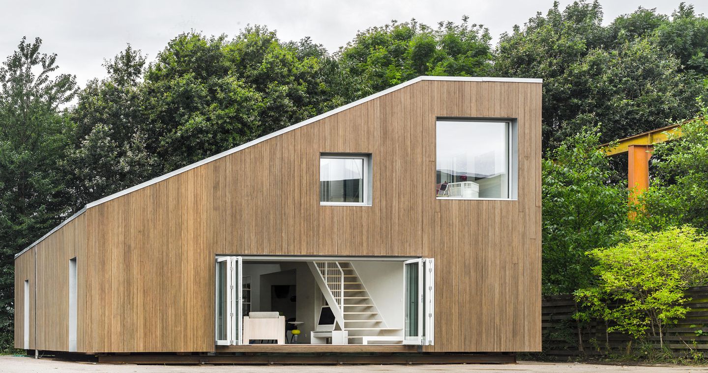 Mit der Holzverschalung sind die Container allerdings nicht mehr zu erkennen.   https://arcgency.com/