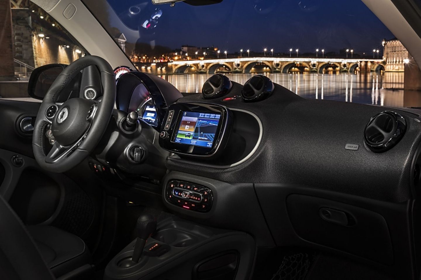 Die Armaturentafel des Smart Forfour Electric Drive