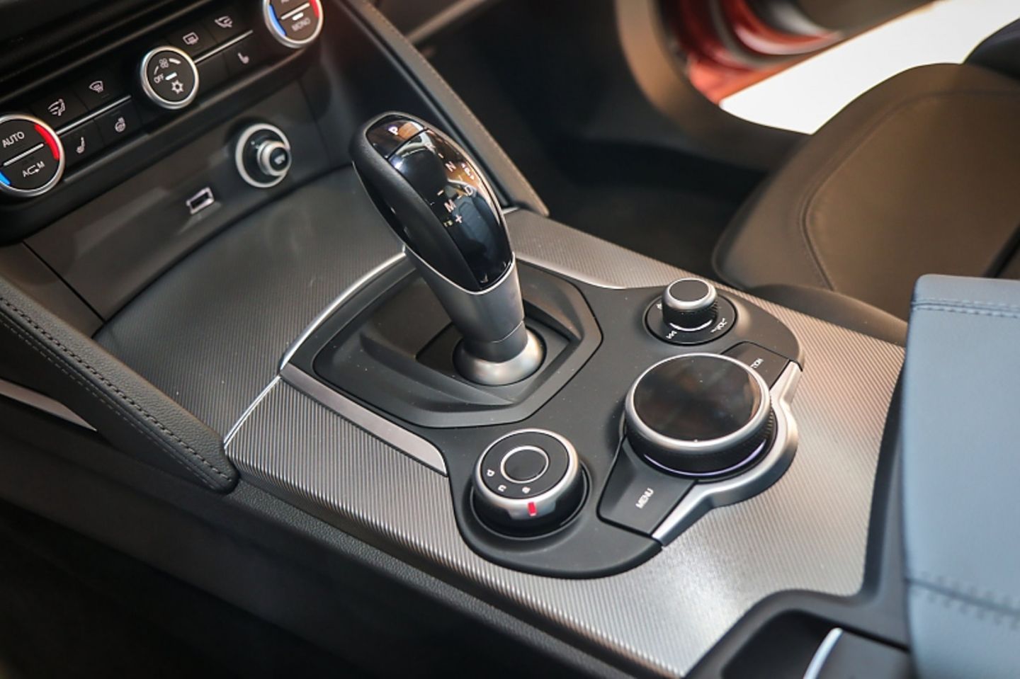 Der Mitteltunnel des Alfa Romeo Stelvio Q4