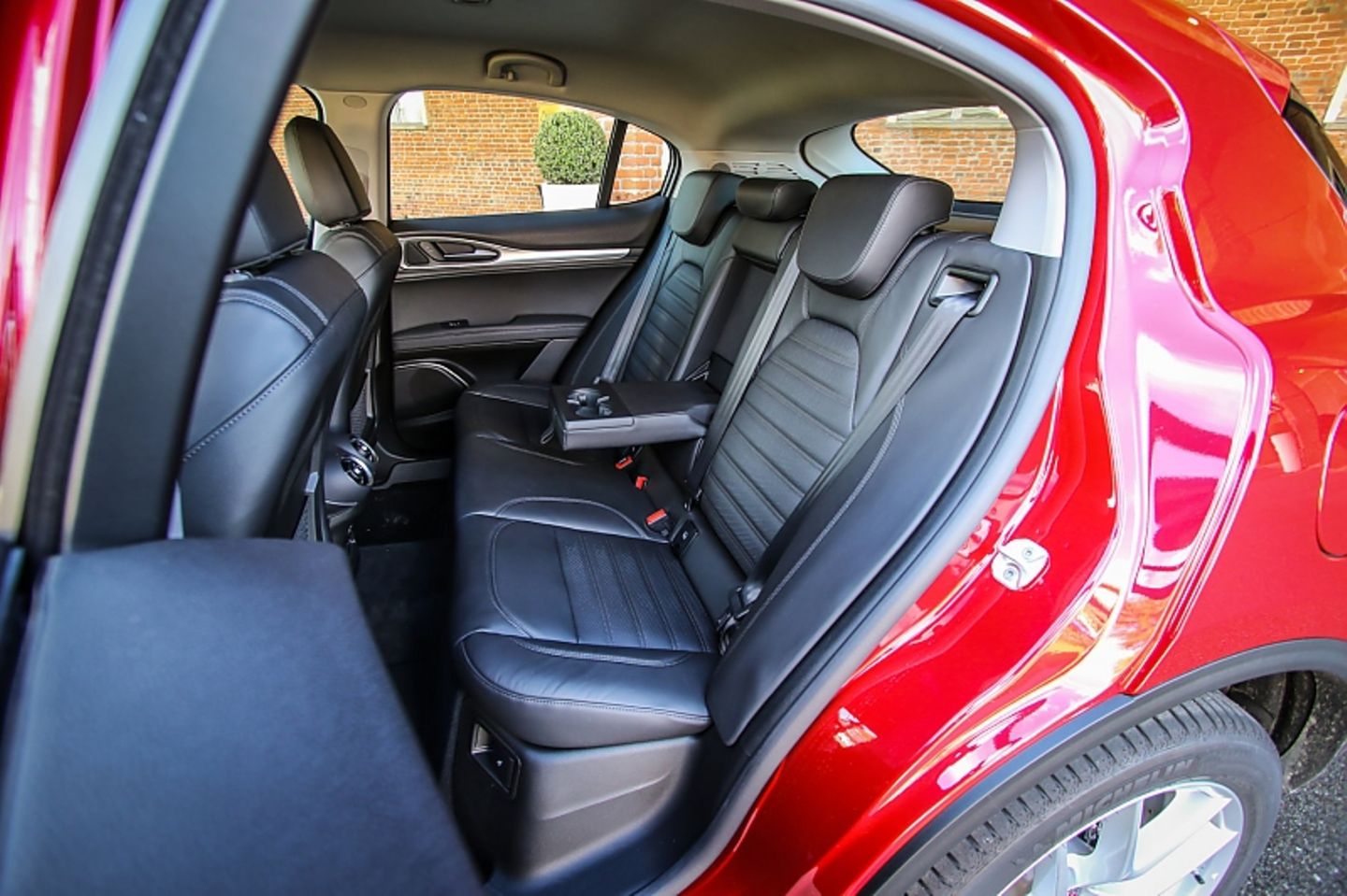 Alfa Romeo Stelvio Q4 - hinten gibt es ein solides Platzangebot