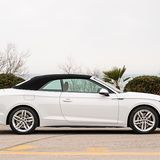 Das Stoffverdeck des Audi A5 läßt sich in 15 Sekunden elektrisch öffnen und in 18 Sekunden wieder schließen