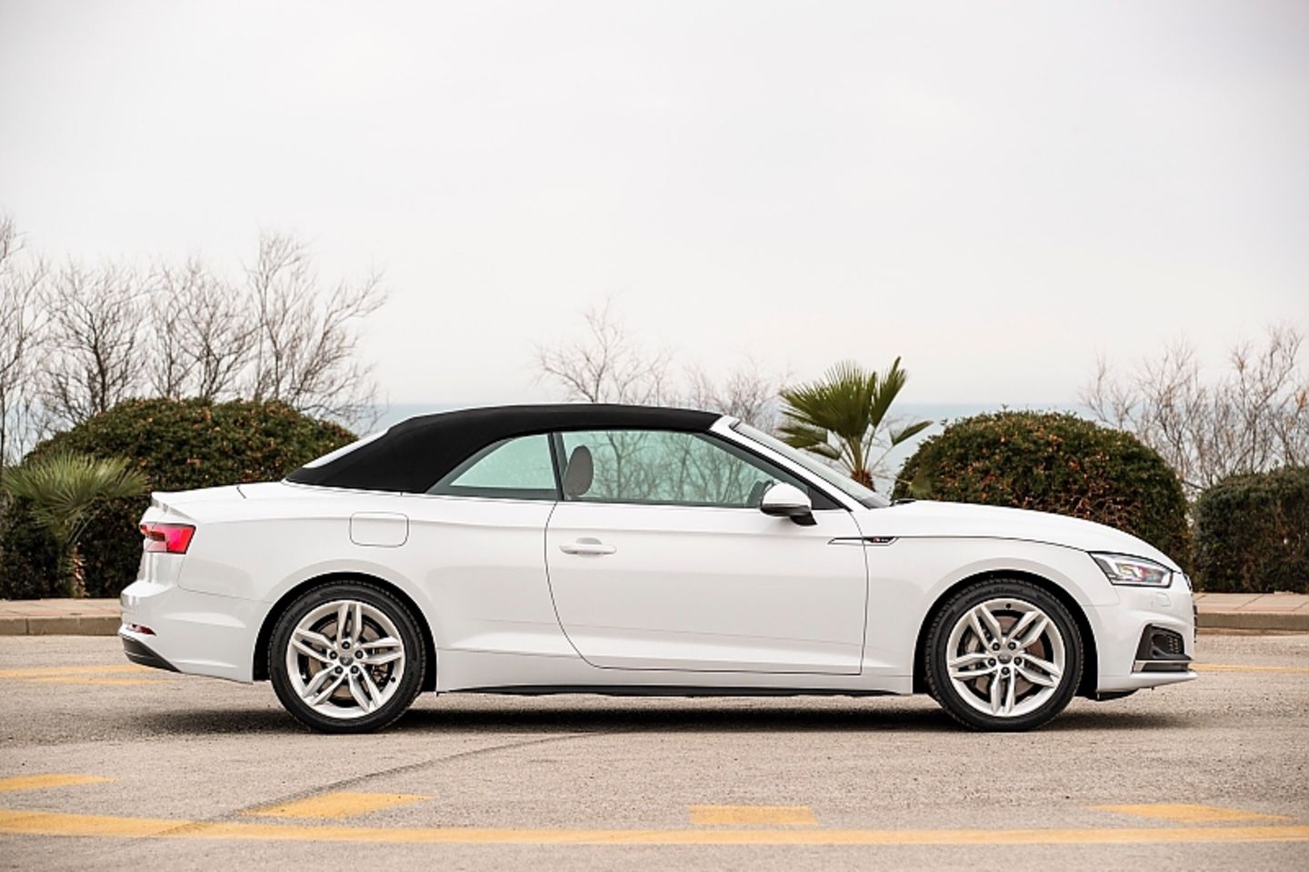 Das Stoffverdeck des Audi A5 läßt sich in 15 Sekunden elektrisch öffnen und in 18 Sekunden wieder schließen