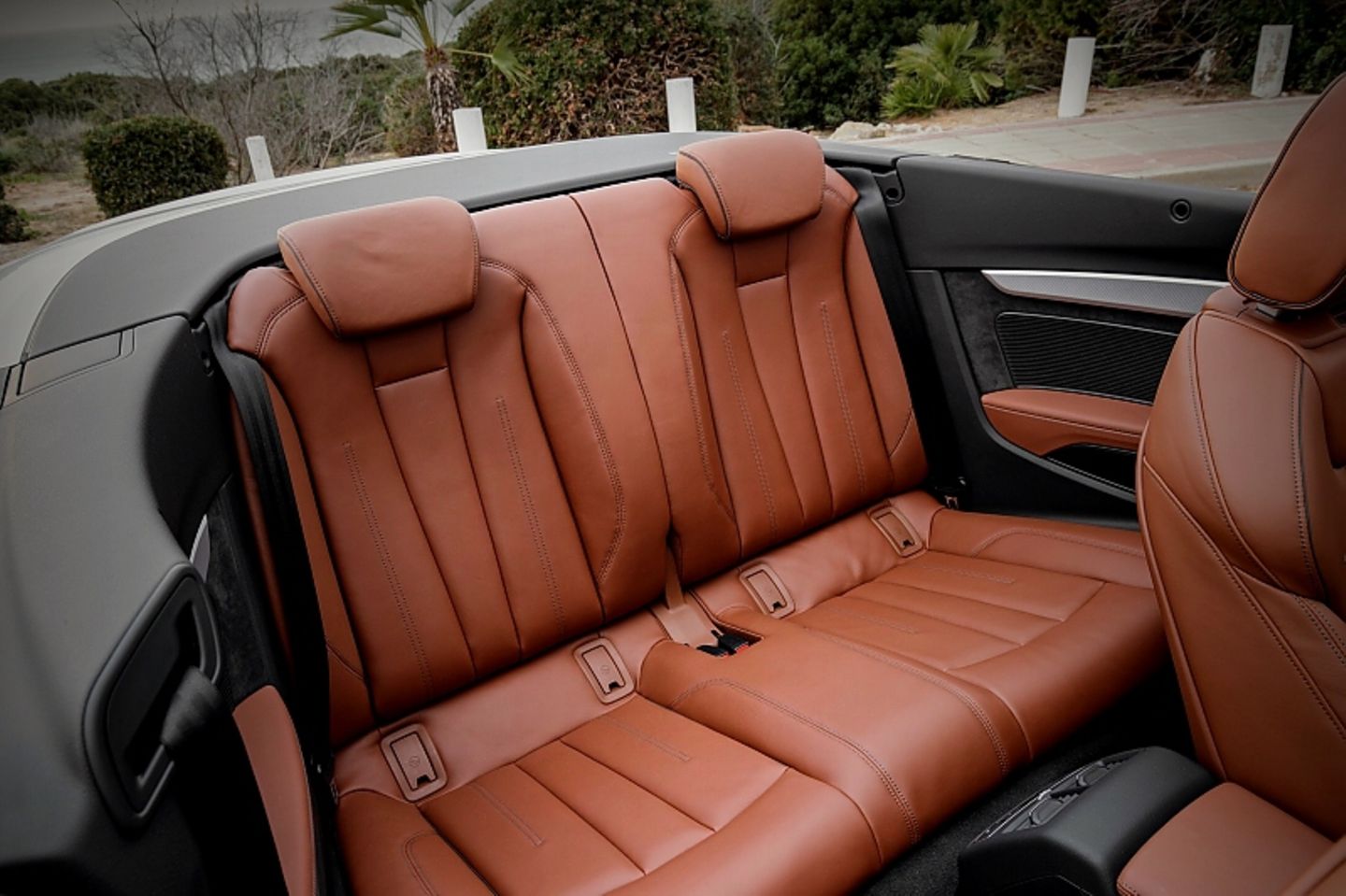 Der Platz hinten ist im Audi A5 leicht gewachsen