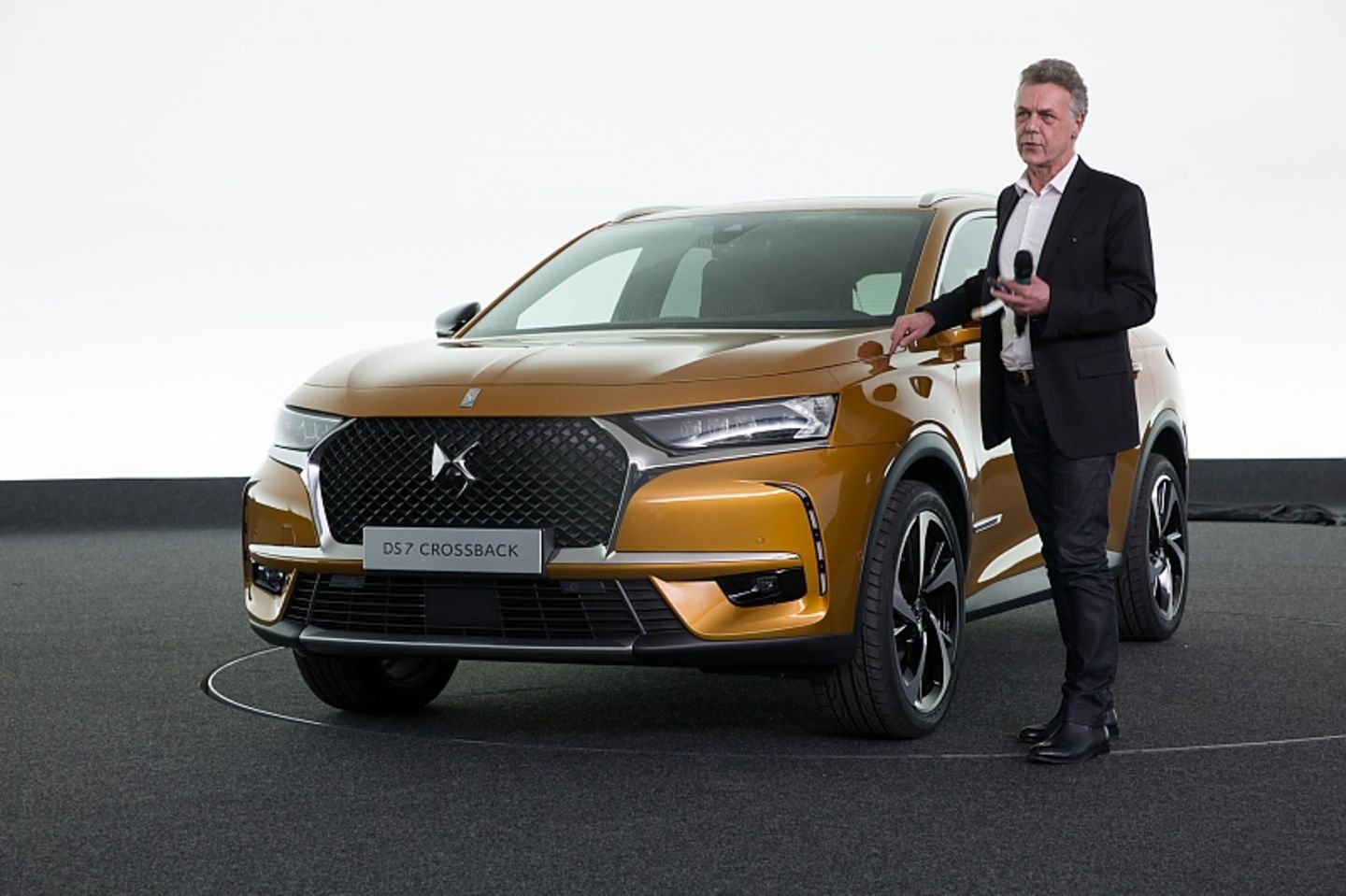 DS-Chefdesigner Thierry Métroz mit seinem DS 7 Crossback