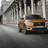 Drei Benziner mit 96 kW / 130 PS, 121 kW / 165PS und 162 kW / 220 PS sind ab dem Start zu haben. Die zwei Diesel haben 96 kW / 1