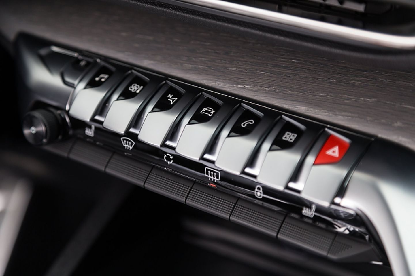 Peugeot 5008 2.0 HDI - Direktwahltasten ergänzen den Touch Screen