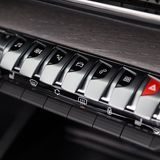 Peugeot 5008 2.0 HDI - Direktwahltasten ergänzen den Touch Screen